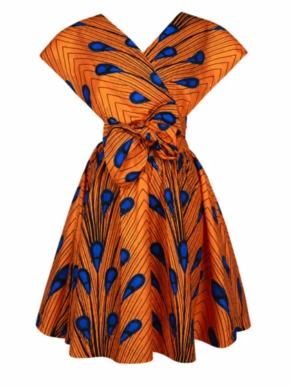 Robe en satin orange avec motifs de plumes